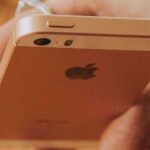 Телефон Apple iPhone SE
