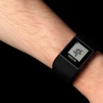 Fitbit Surge на руке