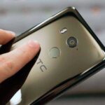 HTC U11 Plus сзади