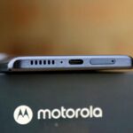 Motorola Moto G200 5G снизу