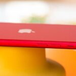 Apple iPhone SE 2022 сбоку