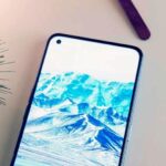 Oppo Reno 7 5G вырез в дисплее