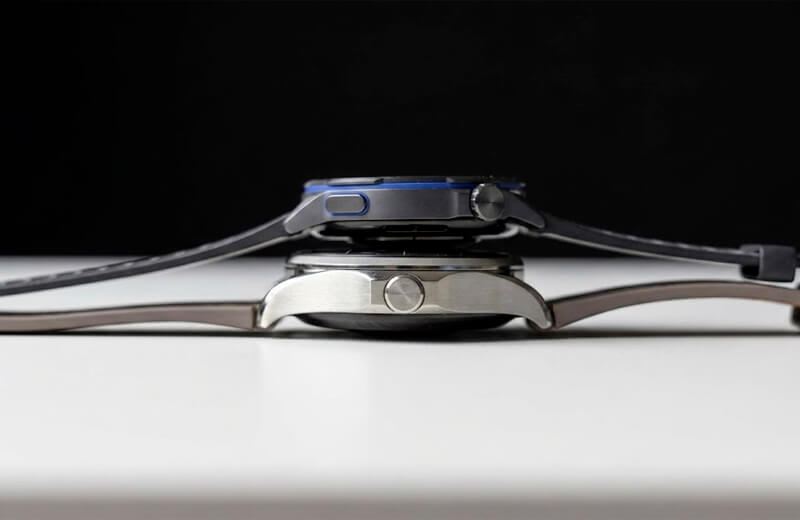 Huawei Watch GT Runner 2 (сверху) и Huawei Watch Buds 2